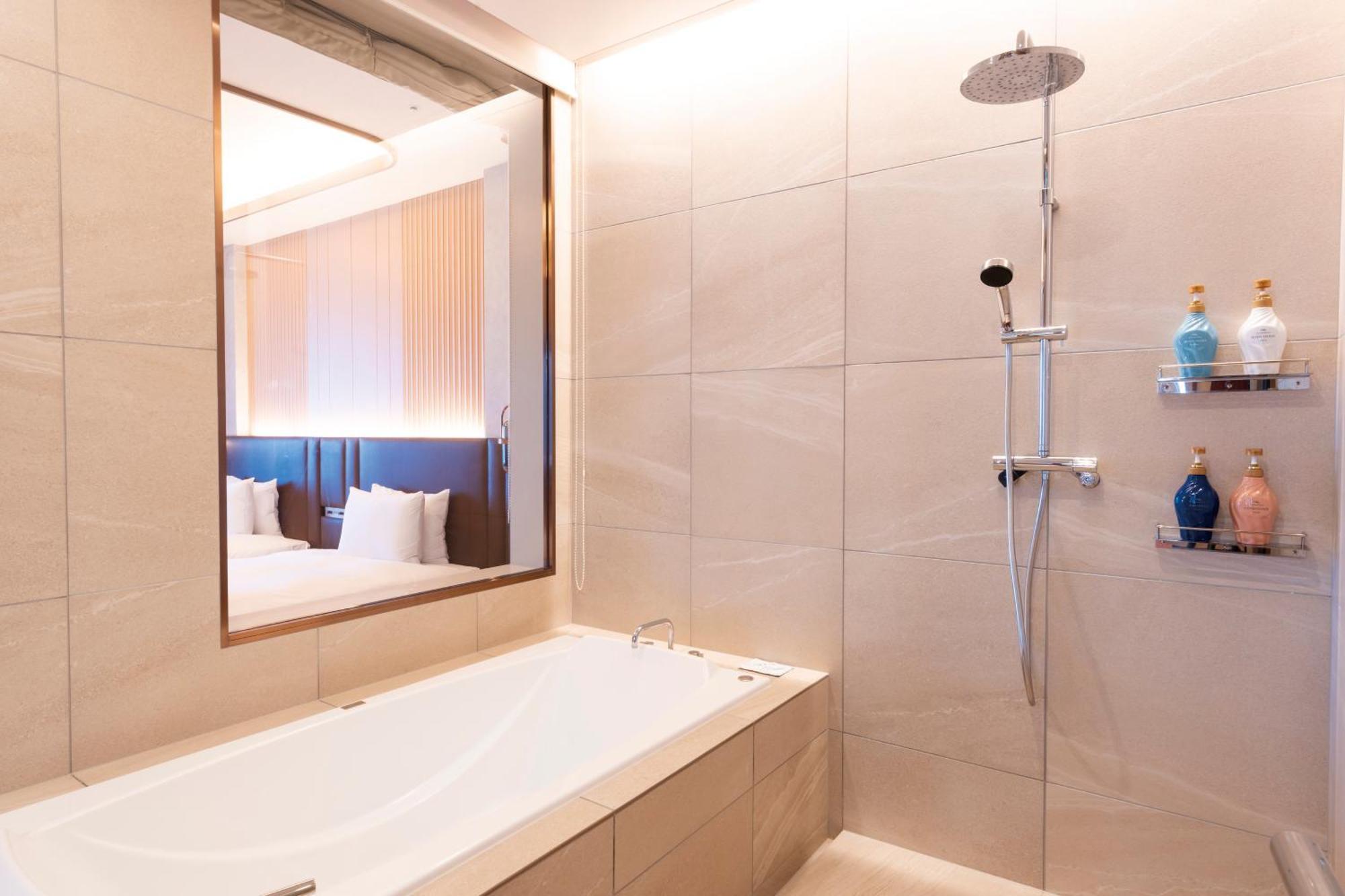 Hotel Springs Makuhari Premier Chiba Esterno foto